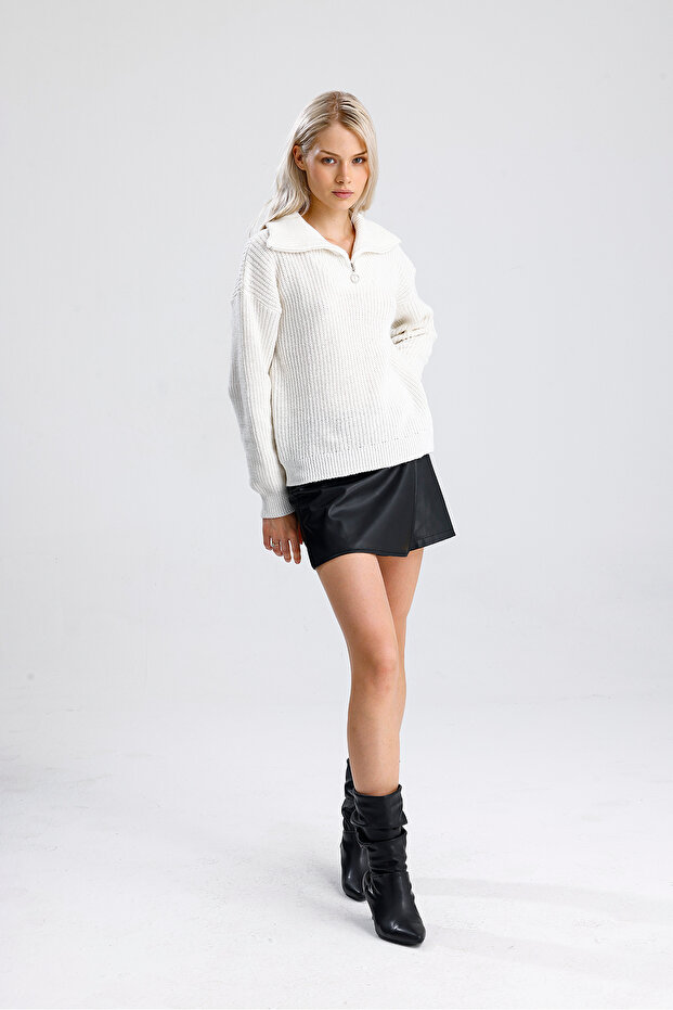 Women's Zippered Turtleneck Sweater - 4