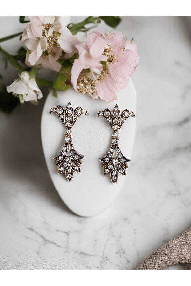 Crystal Stone Leaf Figured Earrings