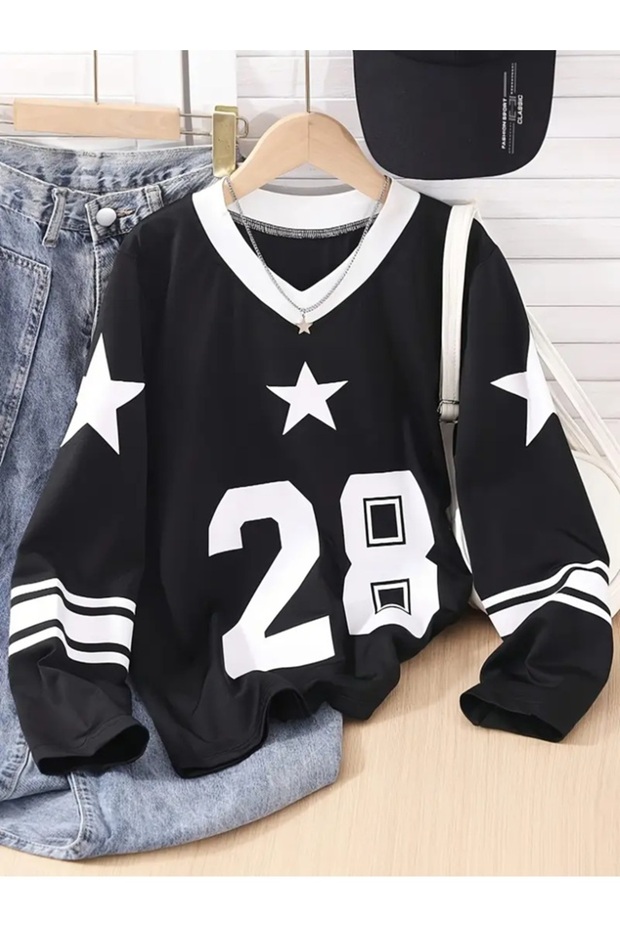 28 Number Star Printed V-Neck Oversize Sweatshirt