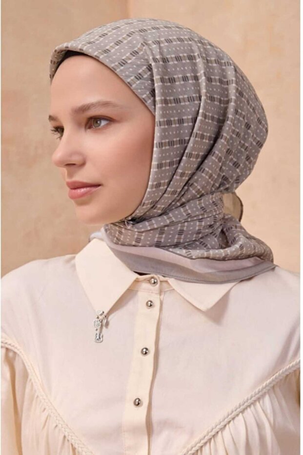 وشاح بنمط هندسي من بوليستا 8