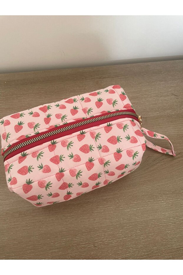 حقيبة مكياج بتصميم نمط الفراولة - 1