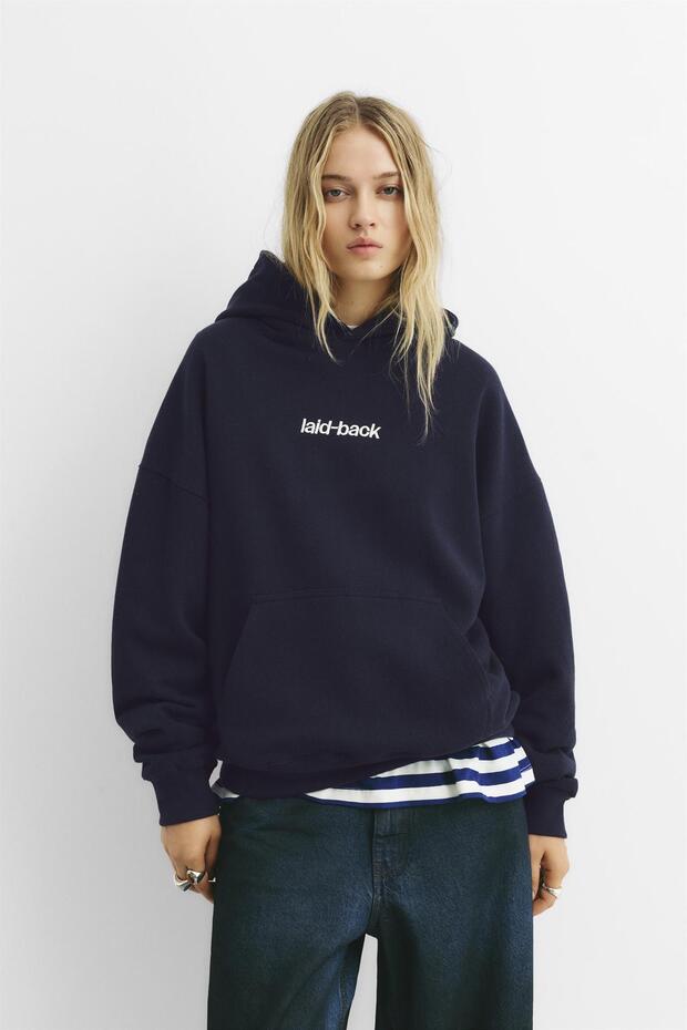 Yazılı mavi kapüşonlu sweatshirt - 2