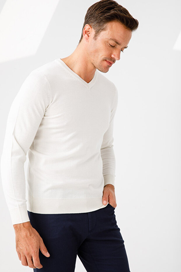 سترة تريكو رفيعة للرجال بياقة على شكل حرف V - 2