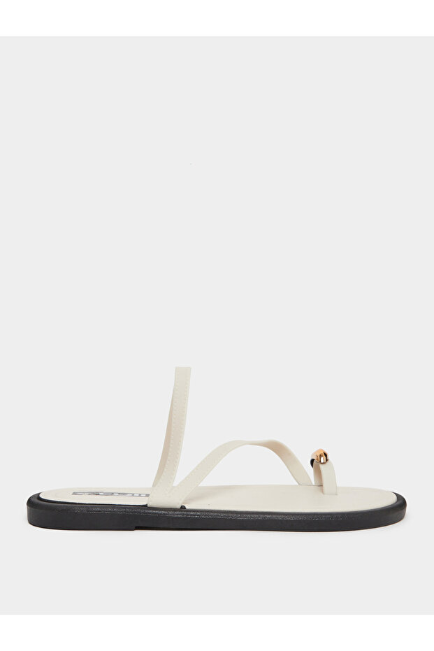 صندل مسطح بحلقة أصابع بيضاء - 1