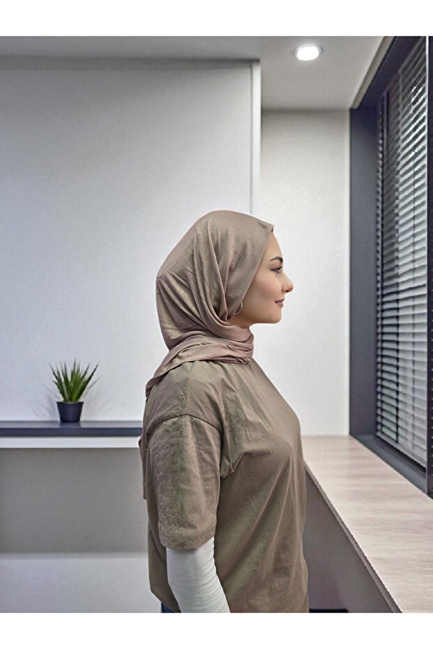 شال من القطن الممشط باللون البني الحليبي - 4