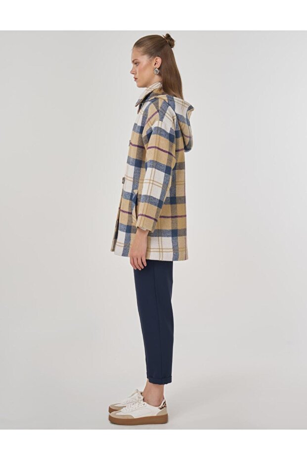 معطف منقوش باللون البيج - 4