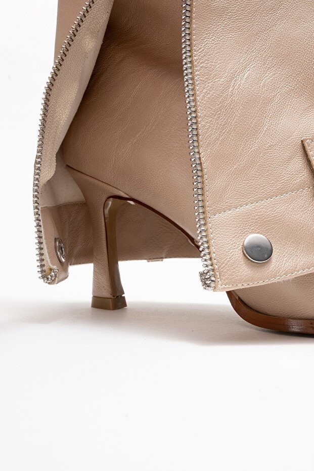 LOLA bézs színű, cipzáras, hegyes orrú női sarkú csizma - 6