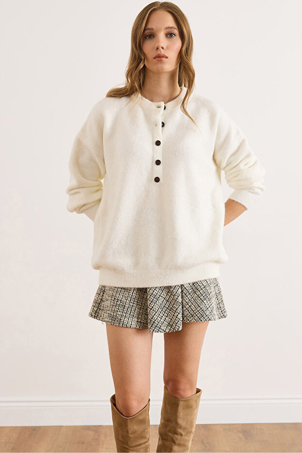 Women's White Buttoned Soft Textured Knit Sweater Kzk-19001006