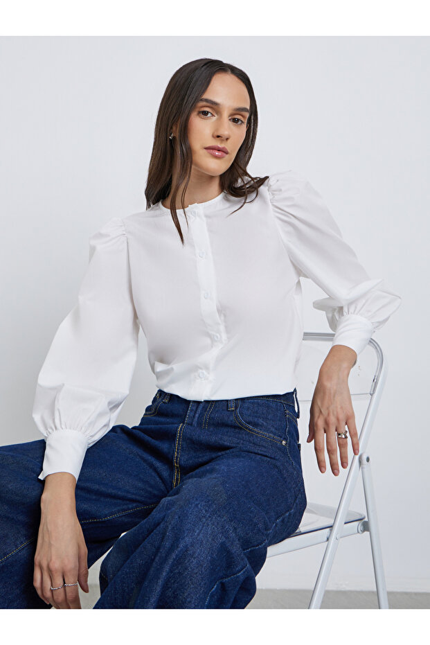 بلوزة سادة بأكمام منفوخة وأزرار - 1