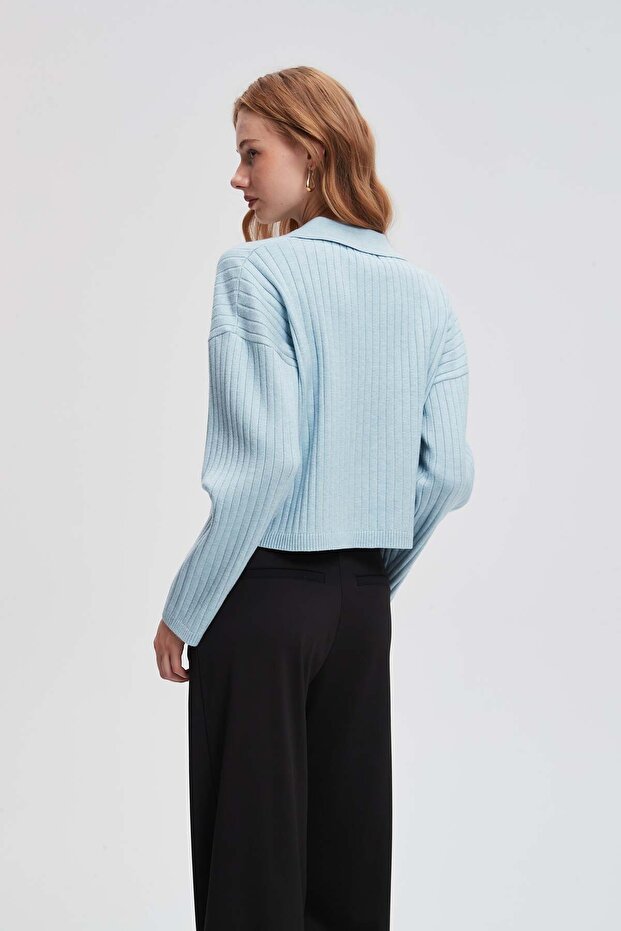 بلوزة مضلعة بأكمام طويلة ورقبة على شكل حرف V - 6