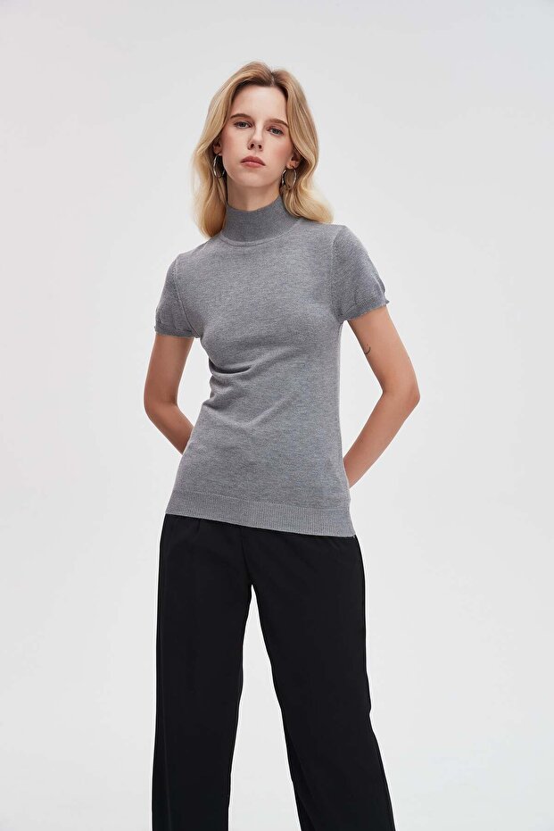 بلوزة سادة بأكمام قصيرة - 1