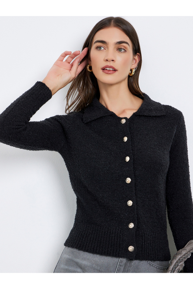 بلوزة مضلعة مزخرفة بأزرار - 1