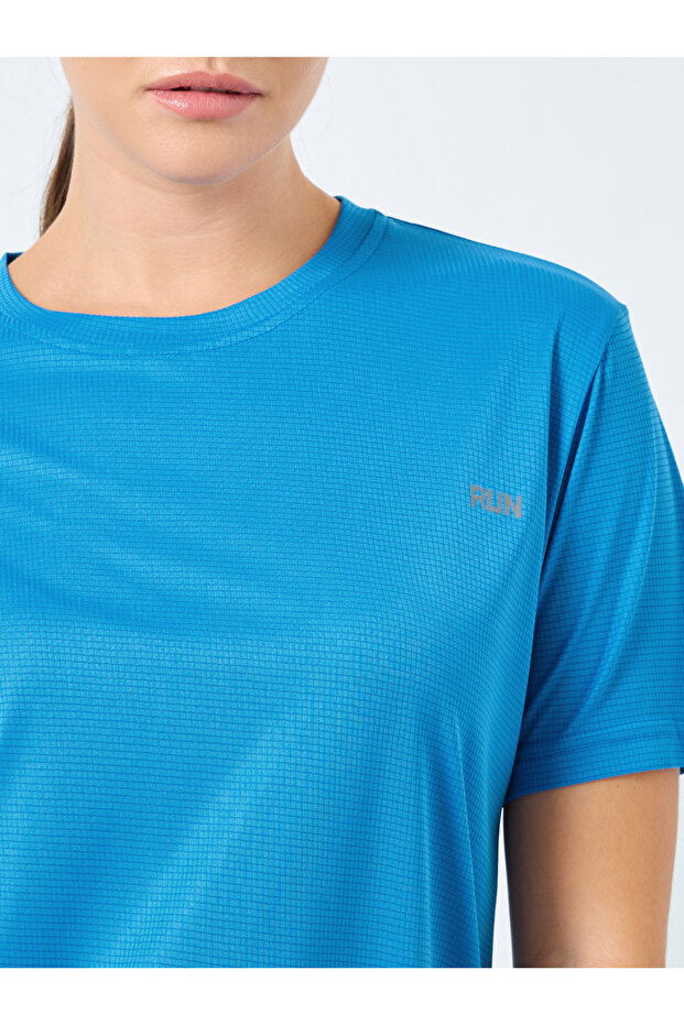 بلوزة أساسية بأكمام قصيرة مع نص عاكس - 4