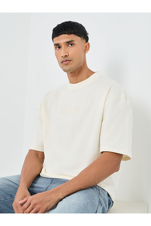 Embroidered Dropped Shoulder Crop Boxy Fit T-Shirt