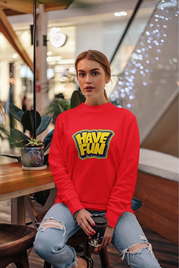 سترة رياضية ملونة مطبوعة بياقة دائرية من SARI HAVE FUN