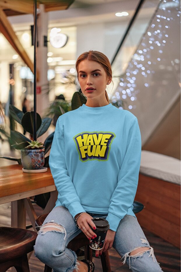 سترة رياضية ملونة مطبوعة بياقة دائرية من SARI HAVE FUN