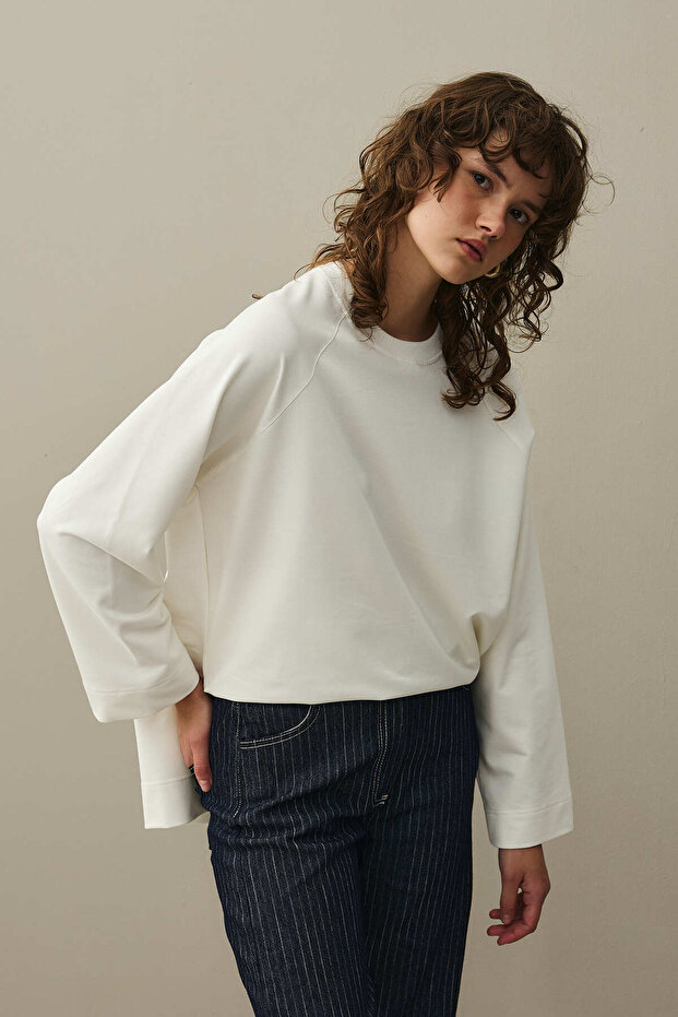 Yırtmaç Detaylı Basic Sweatshirt Ekru - 6