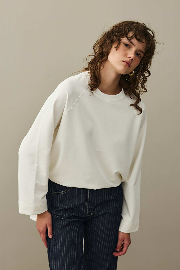 Yırtmaç Detaylı Basic Sweatshirt Ekru - 4