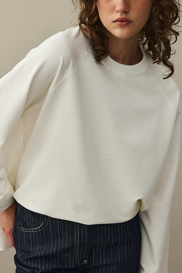 Yırtmaç Detaylı Basic Sweatshirt Ekru - 5