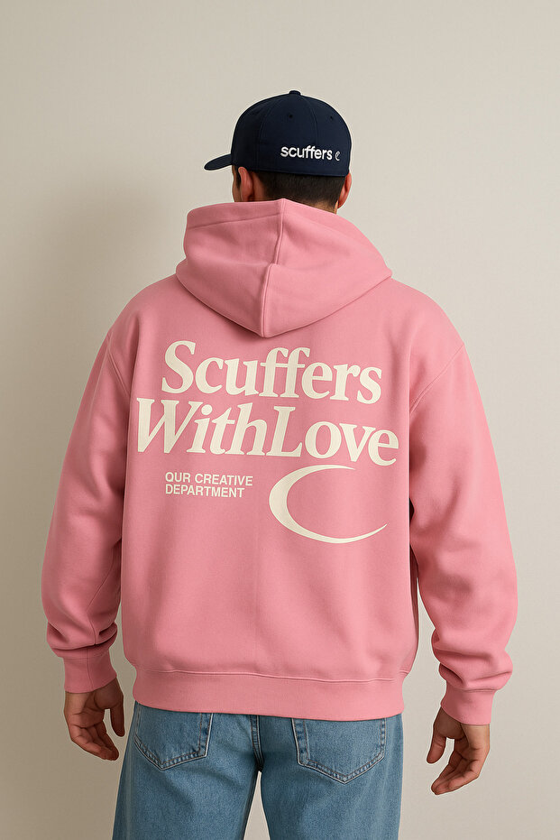 سويت شيرت بقلنسوة مطبوع عليه نص Scuffers With Love مقاس كبير للجنسين مع جيب كنغر