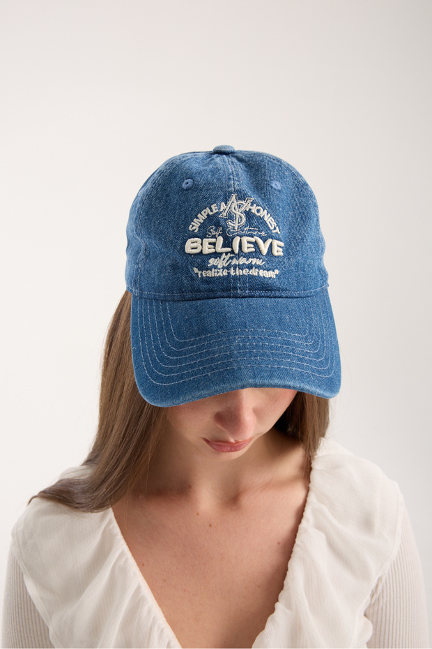 قبعة جينز زرقاء عتيقة مطرزة للجنسين من Believe