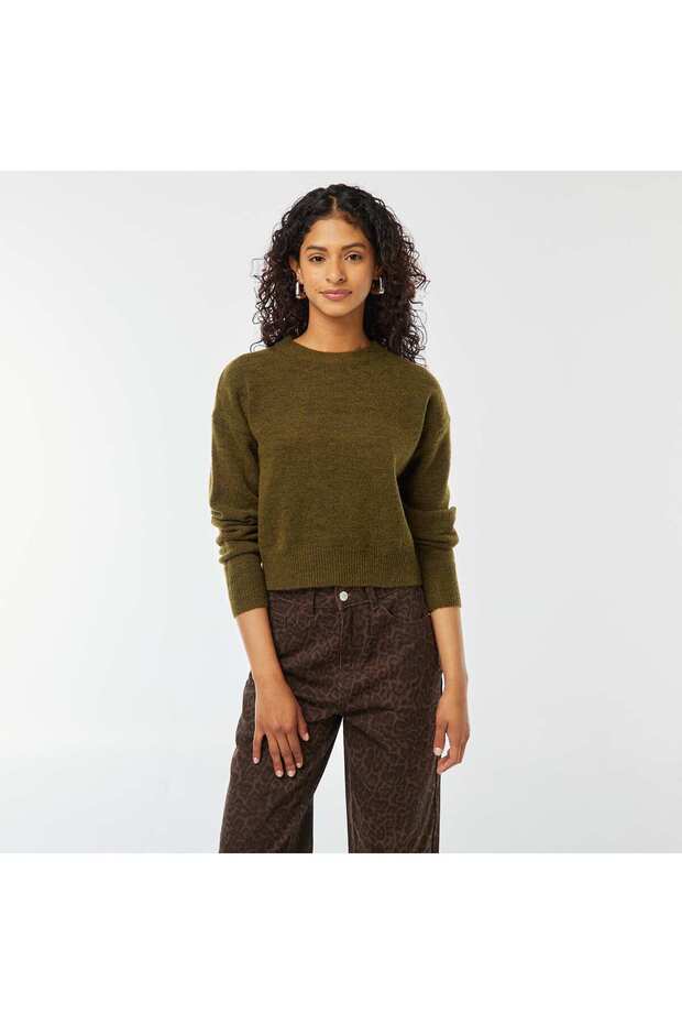 سترة قصيرة محبوكة ناعمة باللون الكاكي
