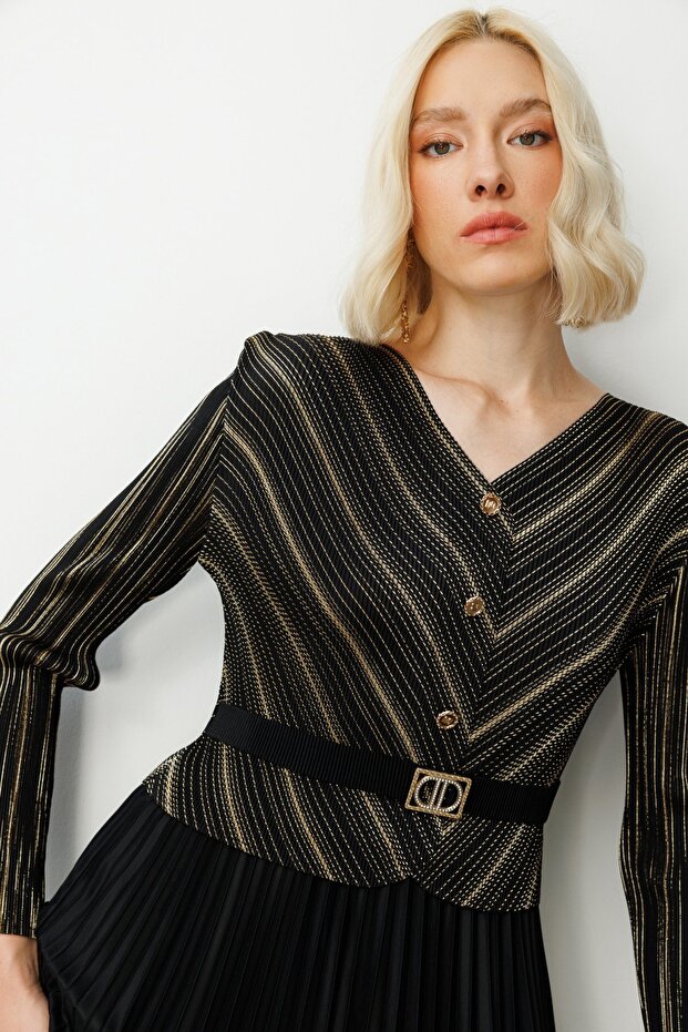 Eteği Piliseli V Yaka Elbise - 4