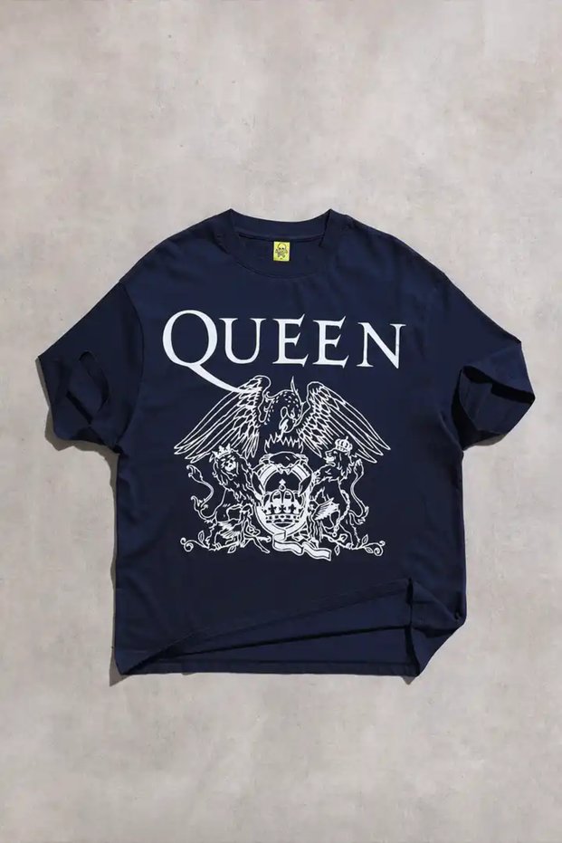 تيشيرت بأكمام قصيرة للجنسين من Queen باللون الأزرق الداكن