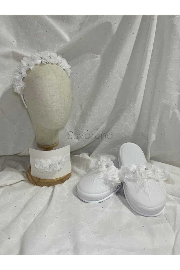 3-Piece Maternity Set - Laser Floral Slippers with Stones and Feathers + Crown + Bandana