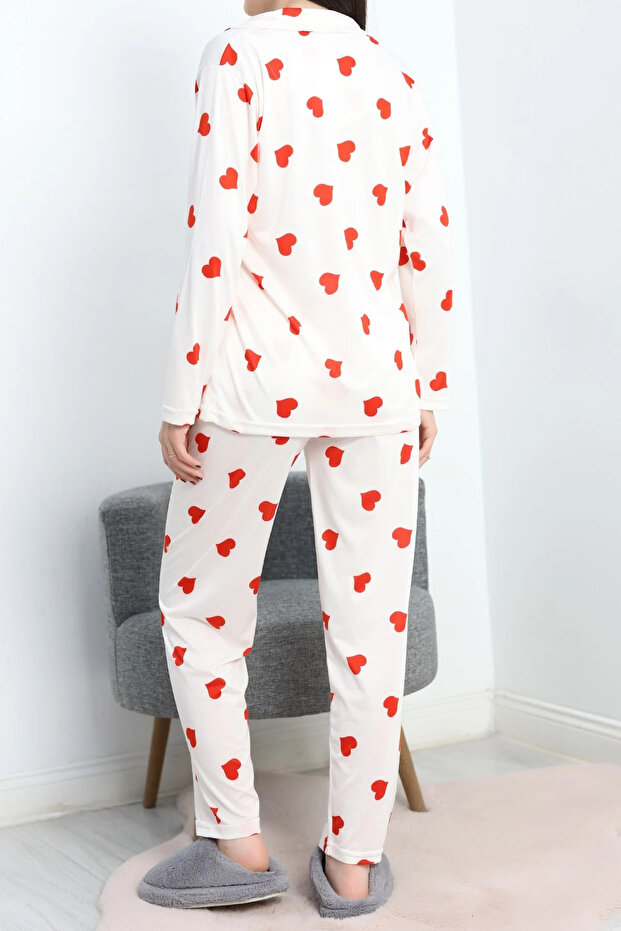 طقم بيجامة لون أبيض بنقشة قلب - 3