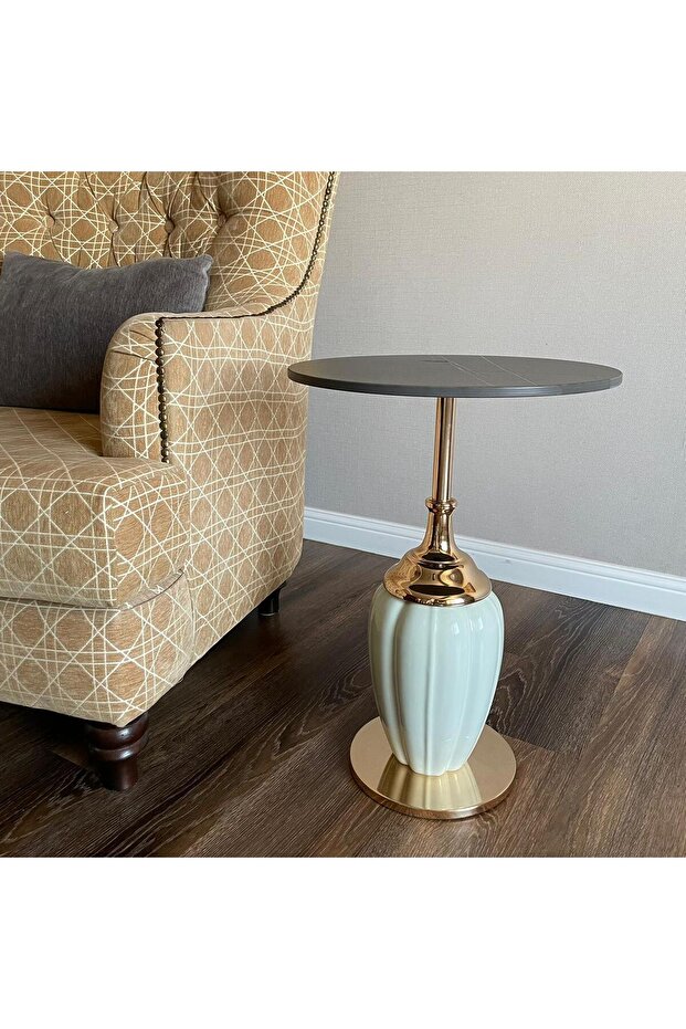 Shehon Side Table with a Stylish and Modern Design - 3