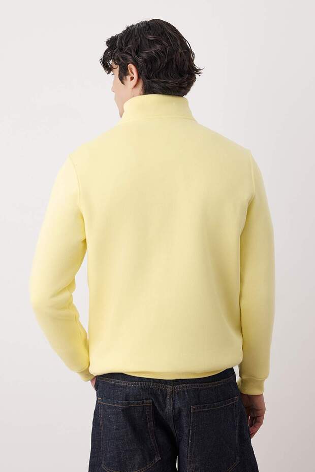 Sarı Regular/Normal Kesim Dik Yaka Fermuarlı Pamuklu Basic İçi Polarlı Sweatshirt TMNAW24SW00041 - 4