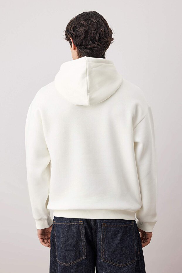 Ekru Basic Oversize/Geniş Kesim Kapüşonlu İçi Polar/Sıcak Tutan Sweatshirt TMNAW21SW2005 - 4