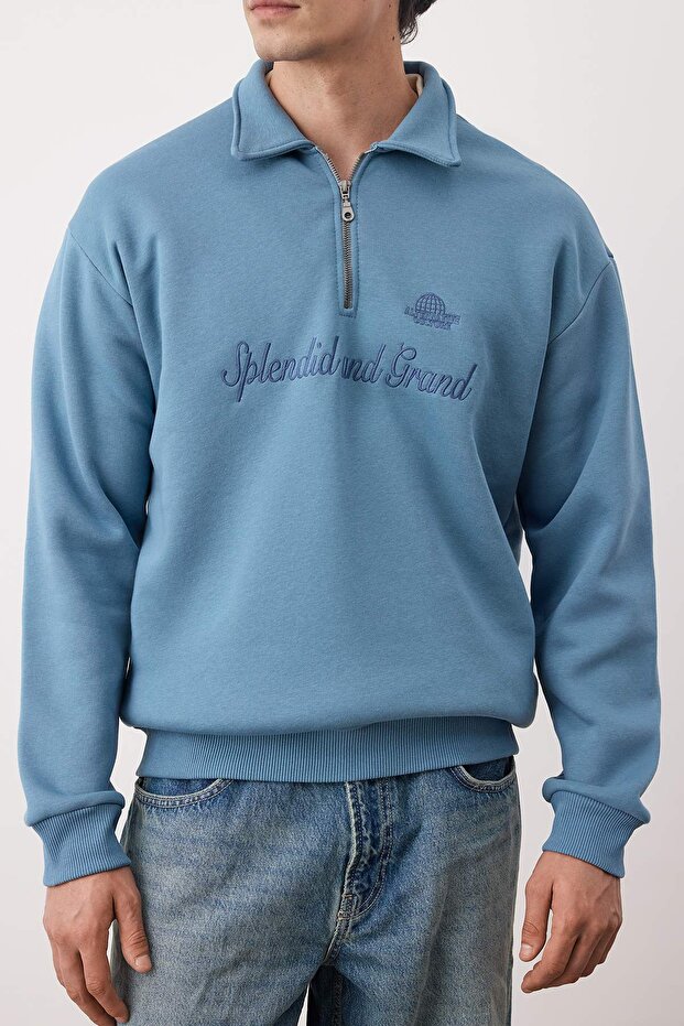 Mavi Yeni Oversize/Geniş Kesim Polo Yaka Slogan Nakışlı İçi Şardonlu Sweatshirt TMNAW26SW00011 - 3