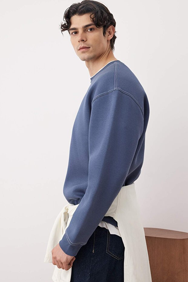 Soluk Indigo Oversize/Geniş Kesim Kontrast Dikiş Detaylı Bisiklet Yaka Sweatshirt TMNAW24SW00011 - 2
