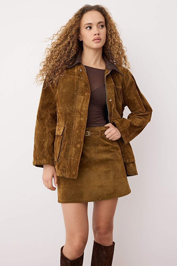 Camel Yakası Deri Detaylı Süet Görünümlü Oversize Denim Ceket TWOAW26CE00051 - 1