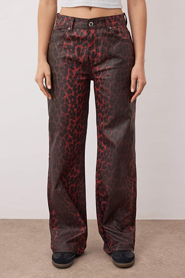 Çok Renkli Kırmızı Leopar Desenli Kaplamalı Yüksek Bel Wide Leg Jeans TWOAW26JE00157 - 3