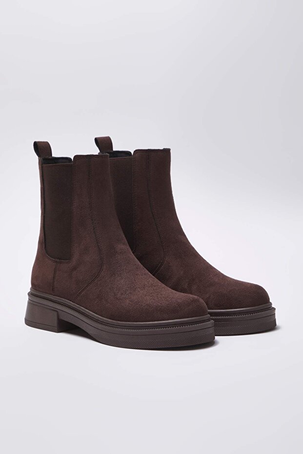 Brązowe zamszowe damskie botki Chelsea z płaską podeszwą 4 cm TAKAW26BO00085 - 2