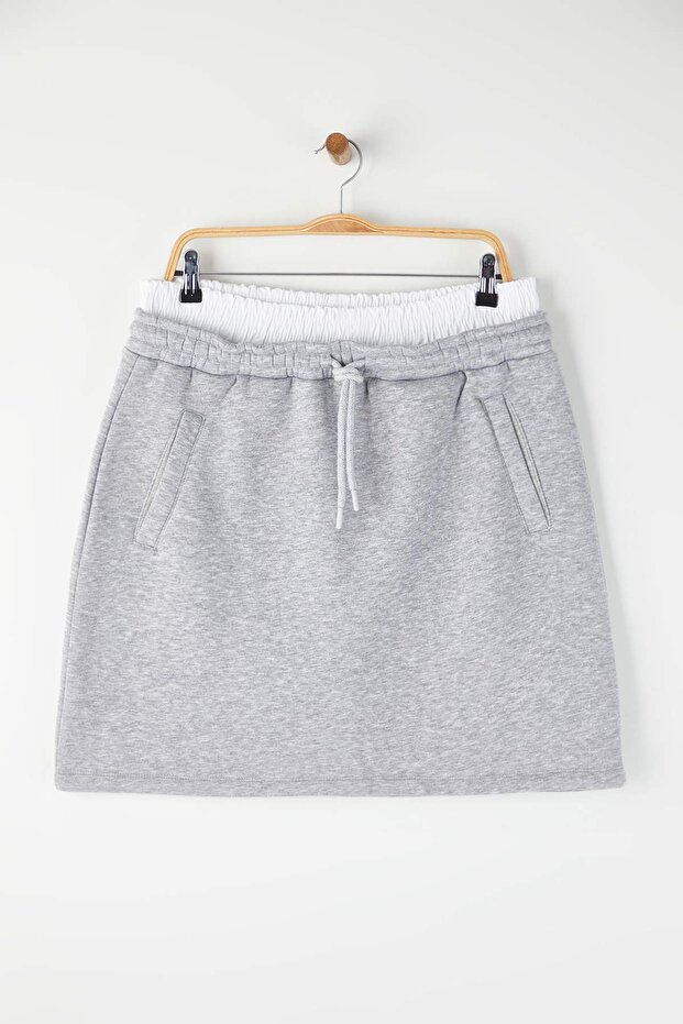 Gri Melanj Beli Poplin Detaylı Örme Mini Büyük Beden Etek TBBAW26AZ00022 - 5