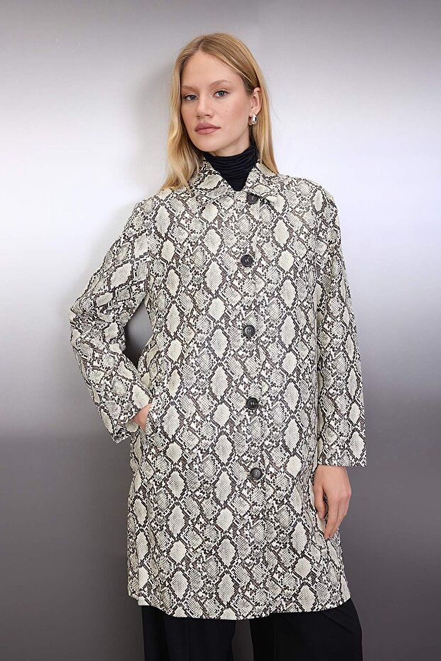 Çok Renkli Yılan Desenli Suni Deri Mono Kapama Oversize Uzun Trençkot TWOAW26TR00003 - 3