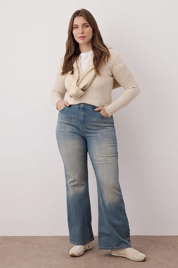 Koyu Mavi Soluk Efekt Vintage Yüksel Bel İspanyol Paça Büyük Beden Jeans TBBAW26CJ00004 - 2