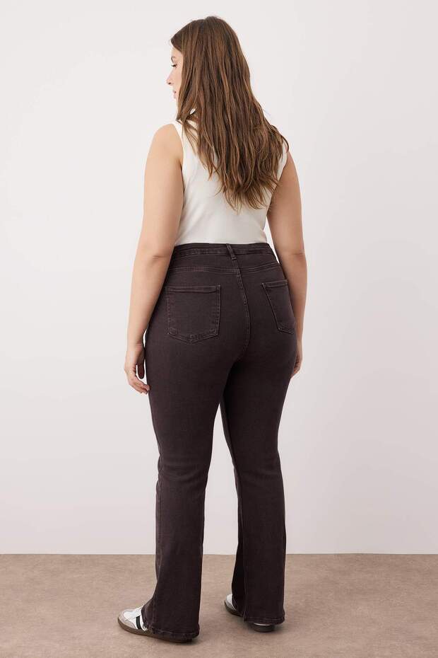 Kahverengi Yüksek Bel Comfort Dikiş Detaylı İspanyol Paça Flare Fit Jeans TBBSS24CJ00003 - 4