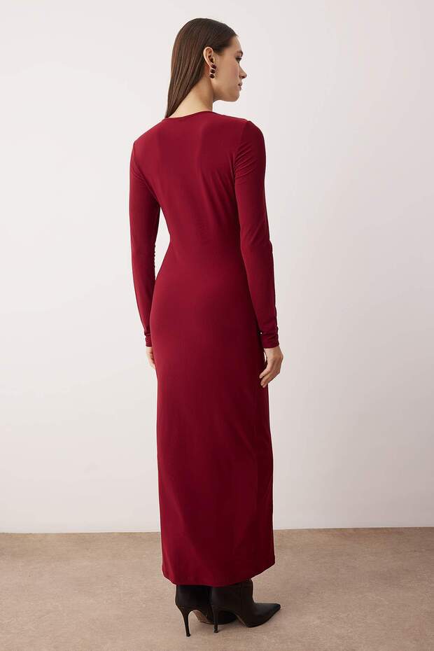 Bordo Cut Out ve Aksesuar Detaylı Vücuda Oturan Esnek Maxi Örme Elbise TWOAW26EL00246 - 6