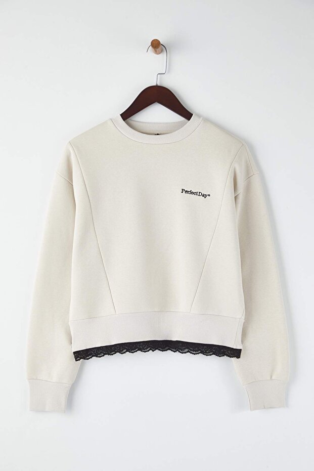 Teen Taş Regular Dantel Detaylı Slogan Nakışlı Kalın İçi Polarlı Örme Sweatshirt TWOAW26SW00153 - 5