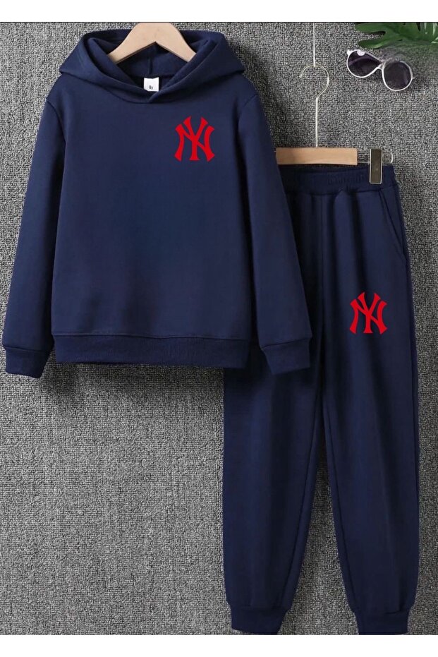 Kapüşonlu eşofman takımı - 1