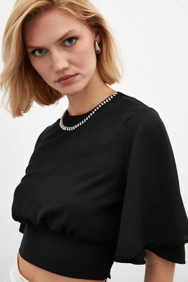 Kolyeli Kısa Kol Bluz - Siyah - 5