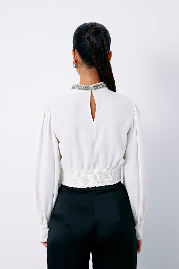 بلوزة إكسسوارات بياقة - إكرو - 6