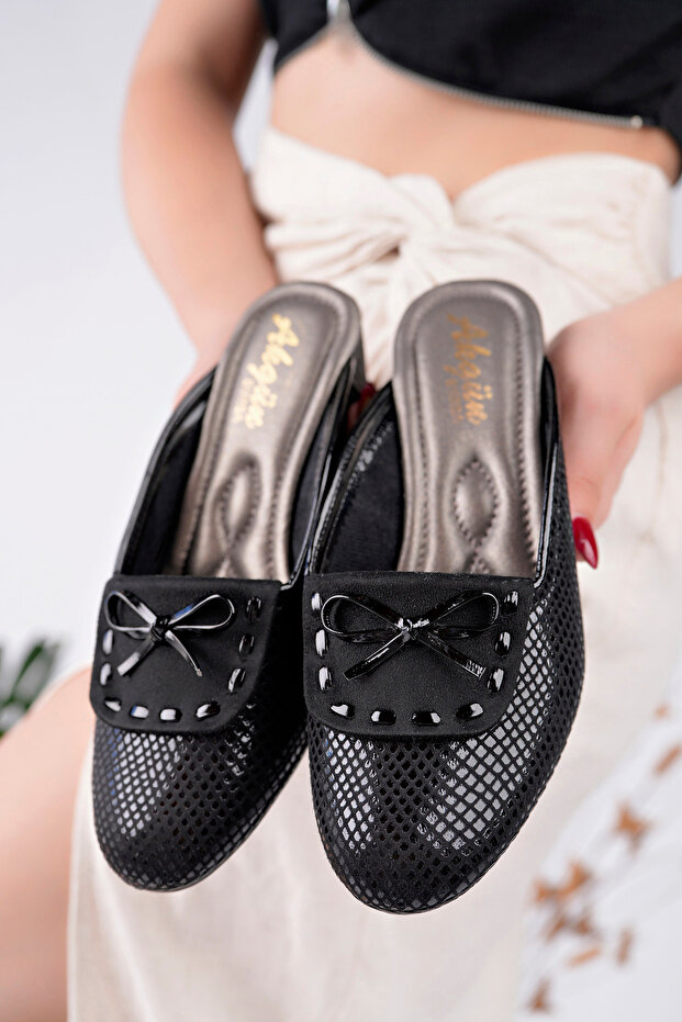 Women's Black Snake Pattern Bow Closed Toe Stylish House Slippers