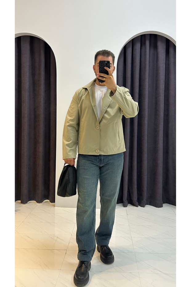 Buttoned Boxy Fit Trench Coat