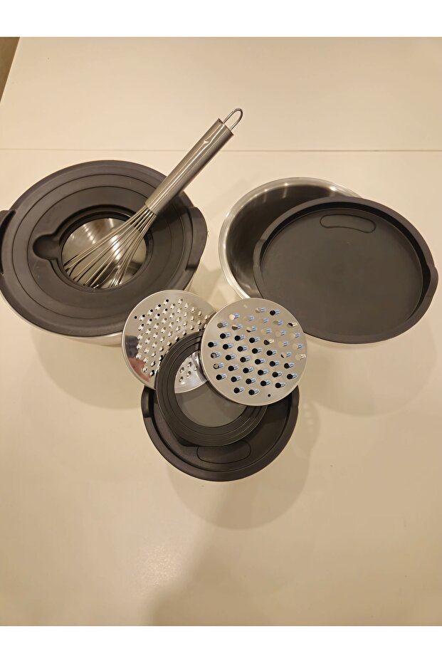 Mixing Bowl/Dough Bowl Set of 4 with Grater and Whisk